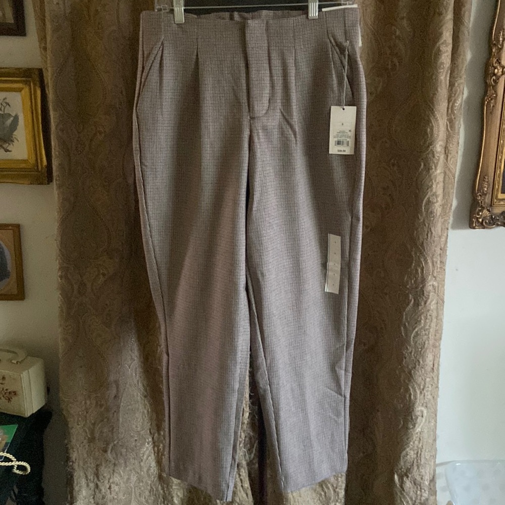 Women’s High-Rise Relaxed Fit Tapered Ankle Trousers A New Day